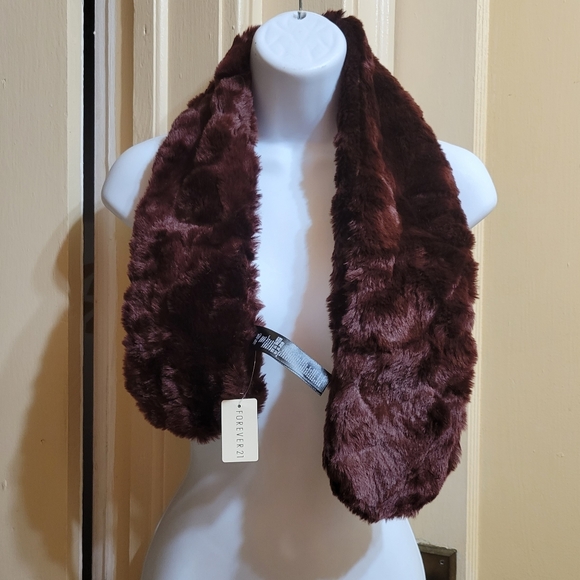 Forever 21 Faux Fur Burgundy Wine Colored Women's Scarf - Picture 2 of 6